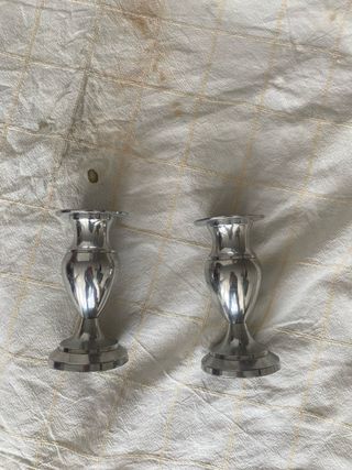 Candelabro plateado de metal