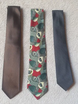 Lotto 16 cravatte vintage poliestere