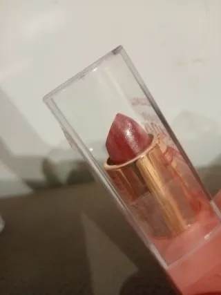 Pintalabios rojo brillo y shimmer blanco brillo