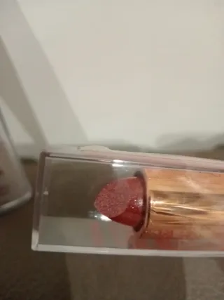 Pintalabios rojo brillo y shimmer blanco brillo