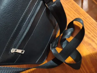 Bolso bandolera de piel negro