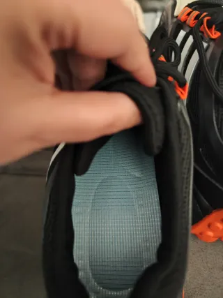 Zapatillas Hombre Negras y Naranjas