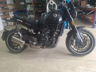 Benelli Leoncino 500 Negra