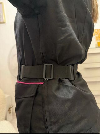 Chaqueta de moto negra y rosa