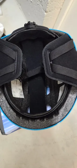 Casco y gafas de esquí para niño