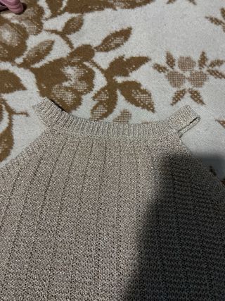 Top dorado brillante de tirantes