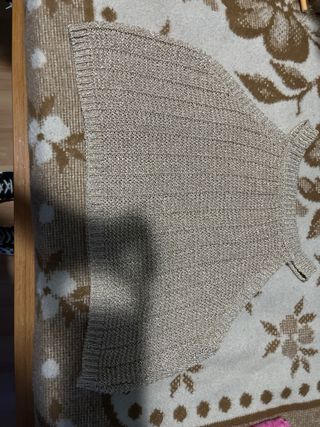 Top dorado brillante de tirantes