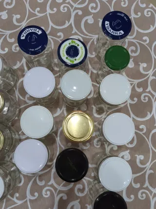 27 Botes o tarros de cristal con tapa