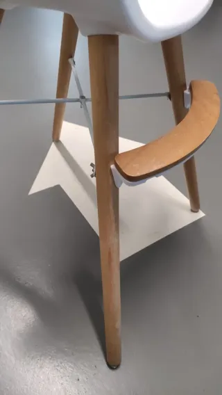 Trona infantil blanca y madera