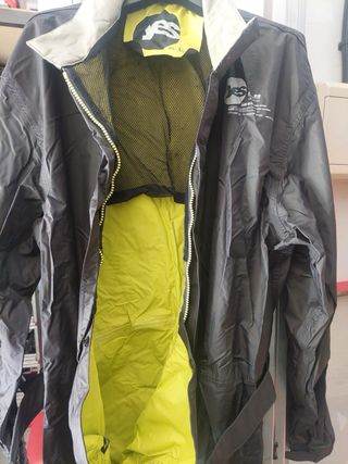 Chubasquero YES Negro