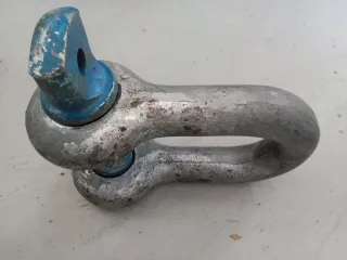 Grilletes de acero (varios tamaños)