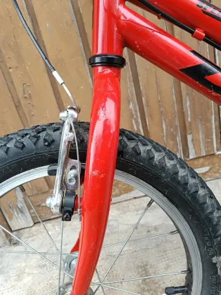 Bicicleta infantil roja