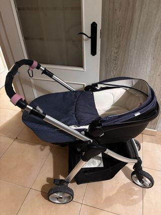 Carrito de bebé azul baquero