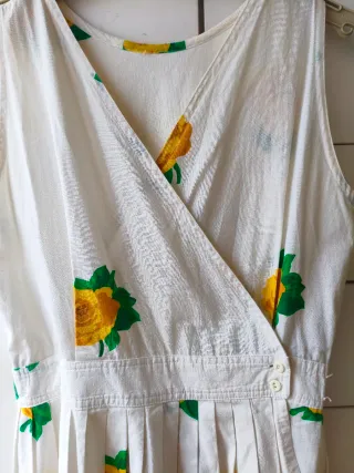 Vestido blanco con flores amarillas