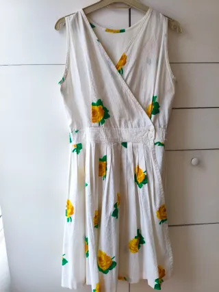 Vestido blanco con flores amarillas