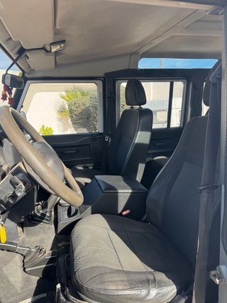 Land Rover Defender 2010