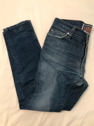Levi’s vintage jeans in blue.