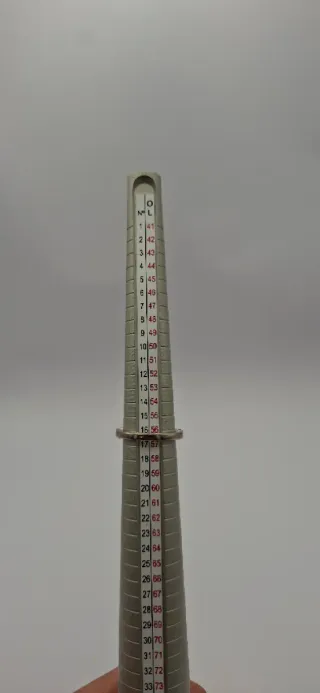 Anillo Oro Blanco 18K con Diamantes y Esmeraldas