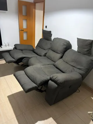 Sofá, mesa con sillas, mueble de comedor y colchó