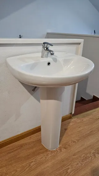 Lavabo Roca con pedestal y grifo