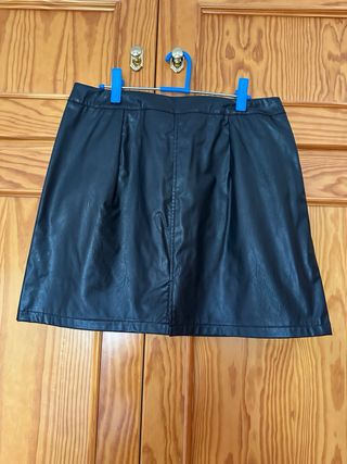 Minifalda negra con bolsillos