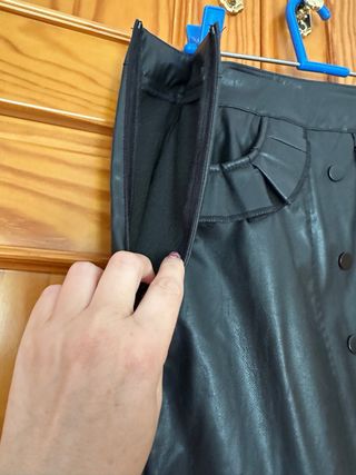 Minifalda negra con bolsillos