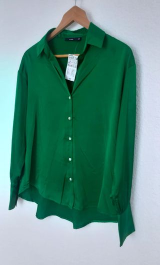 Camisa de satén. Kiabi. Nueva sin estrenar y con e