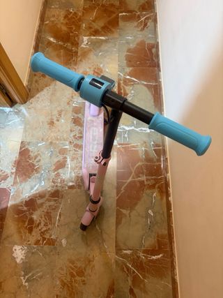 Patinete Eléctrico Infantil Rosa.