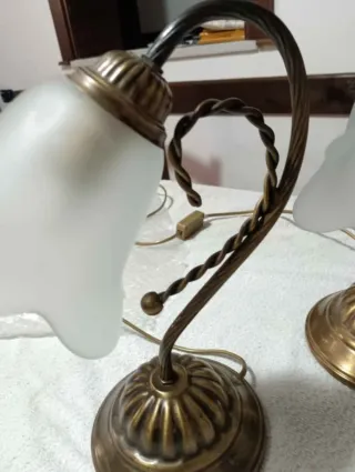 Lampadario e lampade da comodino oro