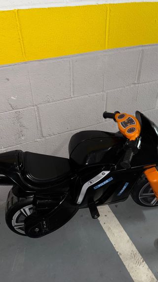 Moto infantil negra y naranja 3-5 años
