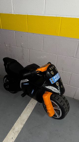 Moto infantil negra y naranja 3-5 años