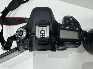 Cámara Canon EOS 80D + Lente 18-135mm