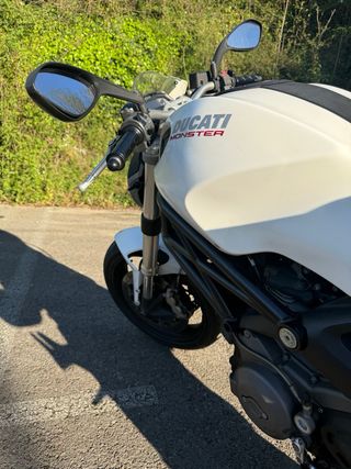 Ducati Monster 696