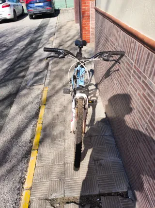 Bicicleta BYB azul mujer