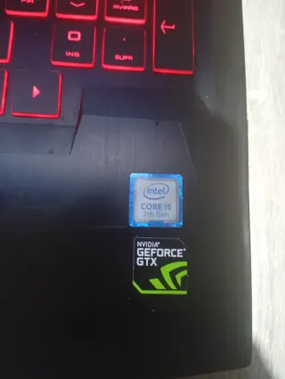 HP Laptop 15-ce0xx Negro/Rojo