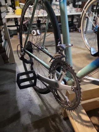 Bicicleta de carretera azul