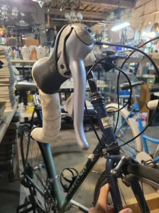 Bicicleta de carretera azul