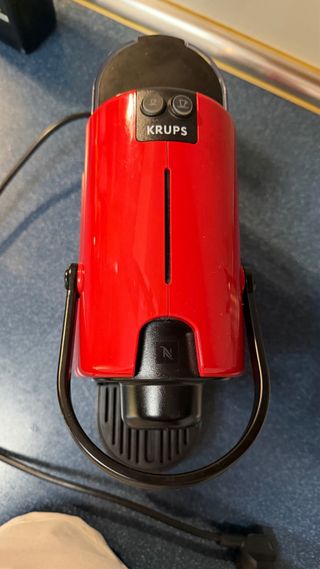 Cafetera Nespresso Krups Inissia Roja