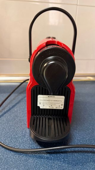 Cafetera Nespresso Krups Inissia Roja