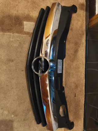 Rejilla frontal Opel Astra H GTC