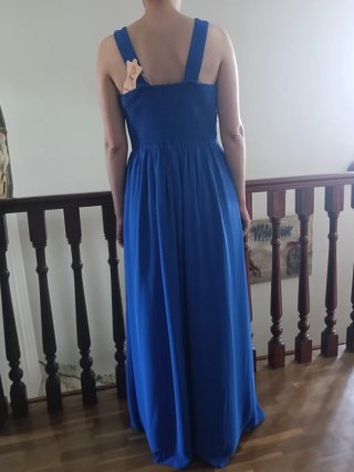 Vestido largo, con fular. Regalo torera gris plata