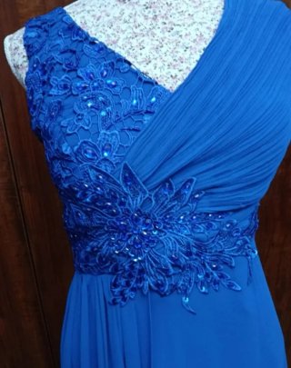 Vestido largo, con fular. Regalo torera gris plata