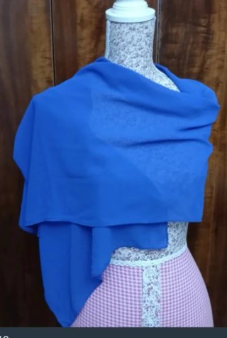 Vestido largo, con fular. Regalo torera gris plata