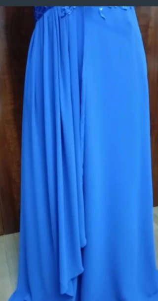 Vestido largo, con fular. Regalo torera gris plata