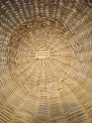 Cesta de mimbre con asas