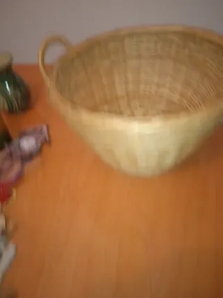 Cesta de mimbre con asas