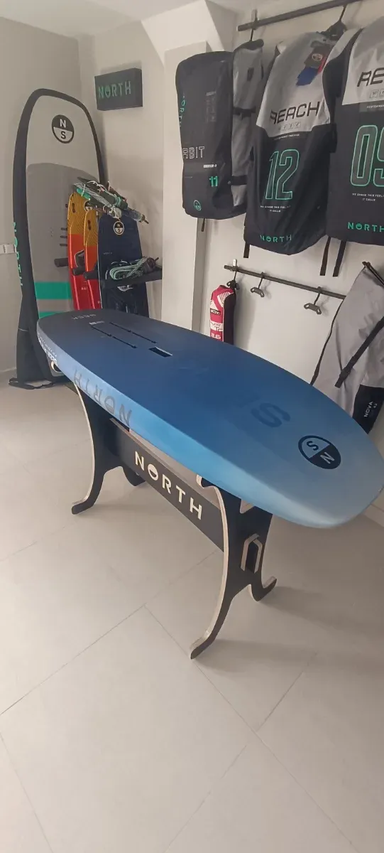 Tabla WINGFOIL  NORTH SEEK 68 lts SEMINUEVA 2025
