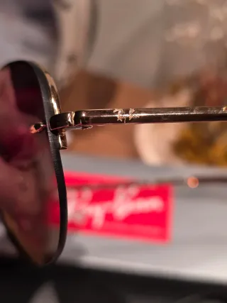 Gafas de sol Ray-Ban doradas y marron