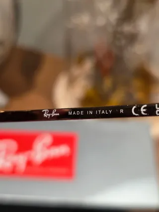 Gafas de sol Ray-Ban doradas y marron