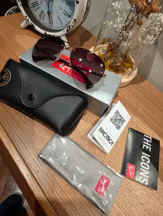 Gafas de sol Ray-Ban doradas y marron